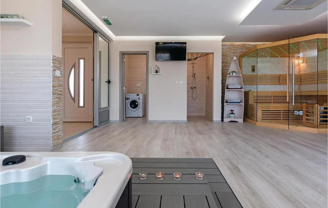 Gorgeous Home In Marcana With Sauna 0*,